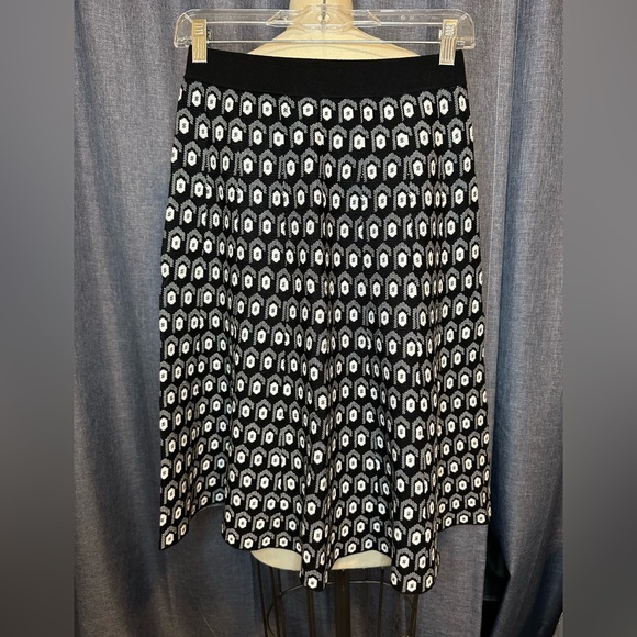 YAL Knit A-Line Skirt - Picture 4 of 8